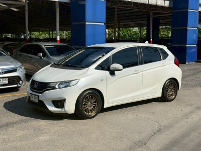 Honda Jazz 1.5 V+  ปี 2016 จด 17
