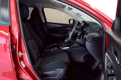 Mazda 2 1.3 Sport High Connect Hatchback ปี 2019 AT