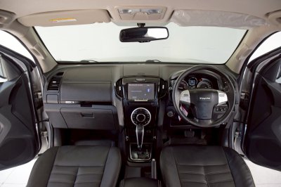 ISUZU MU-X 3.0 DVD NAVI THE ONYX ปี 2020