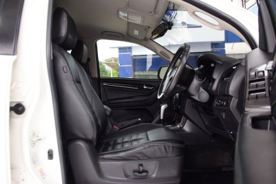 Isuzu Mu-X 1.9 DVD NAVI THE ONYX ปี 2020
