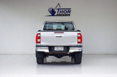 TOYOTA HILUX REVO Double Cab 2.4 Entry Prerunner AT ปี 2021