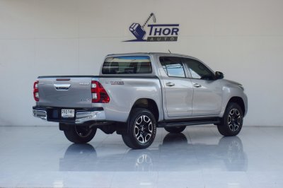 TOYOTA HILUX REVO Double Cab 2.4 MID Prerunner AT ปี 2021