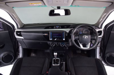 TOYOTA HILUX REVO Double Cab 2.4E Prerunner AT ปี 2018