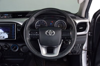 TOYOTA HILUX REVO Double Cab 2.4E Prerunner AT ปี 2018
