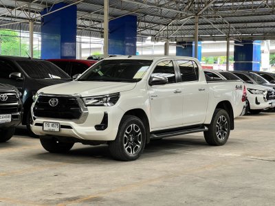 TOYOTA HILUX REVO Double Cab 2.8 High 4WD AT ปี 2021