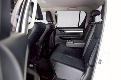 TOYOTA HILUX REVO Double Cab 2.4 MID Prerunner AT ปี 2025