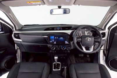 TOYOTA HILUX REVO Double Cab 2.4 MID Prerunner AT ปี 2025