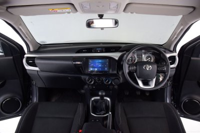 TOYOTA HILUX REVO Double Cab 2.4 Entry Prerunner MT ปี 2025