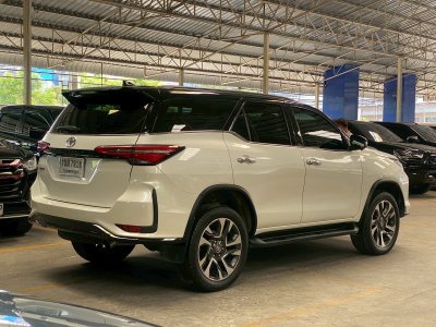 TOYOTA FORTUNER 2.4 Legender  ปี 2021จด22