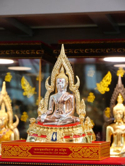 พระพุทธชินราช รุ่น ทวีสุข ปี68 ขนาดหน้าตัก 3.9 นิ้ว เเบบ 3 กษัตริย์