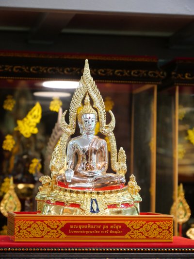 พระพุทธชินราช รุ่น ทวีสุข ปี68 ขนาดหน้าตัก 3.9 นิ้ว เเบบ 3 กษัตริย์