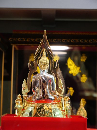 พระพุทธชินราช รุ่น ทวีสุข ปี68 ขนาดหน้าตัก 3.9 นิ้ว เเบบ 3 กษัตริย์