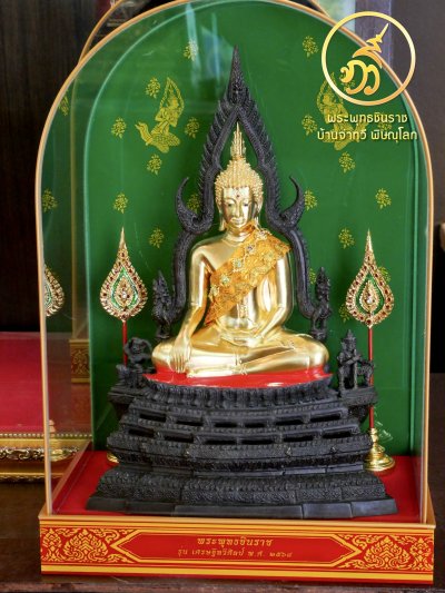 ตู้ครอบ รุ่น เศรษฐีทวีศิลป์ สำหรับพระ หน้าตัก 5.9 นิ้ว (ฉากหลังสีเขียว)