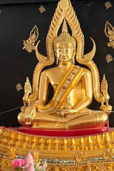 พระพุทธชินราช ขนาดหน้าตัก 49 นิ้ว ฐานเขียง
