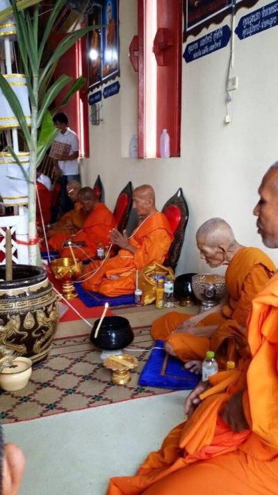 หลวงพ่อเพชร รุ่น บารมีหลวงพ่อเพชร ปี58 ขนาดหน้าตัก 9 นิ้ว