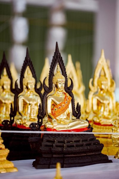 พระพทุธชินราช รุ่น เศรษฐีทวีศิลป์ ปี2568 ขนาดหน้าตัก 5.9 นิ้ว ปิดทองรมดำ