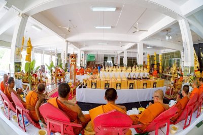 พระพทุธชินราช รุ่น เศรษฐีทวีศิลป์ ปี2568 ขนาดหน้าตัก 5.9 นิ้ว ชุบ 3 กษัตริย์
