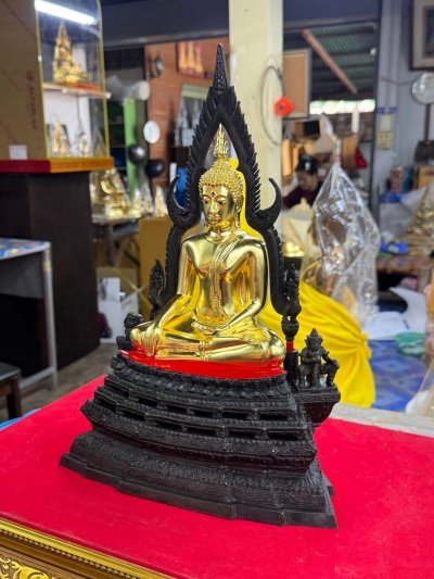 พระพทุธชินราช รุ่น เศรษฐีทวีศิลป์ ปี2568 ขนาดหน้าตัก 5.9 นิ้ว ปิดทองรมดำ