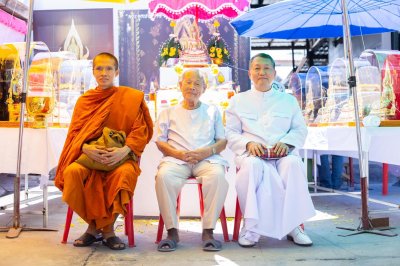 พระพุทธชินราช รุ่น ลาภ ผล พูน ทวี  2564 ขนาดหน้าตัก 9 นิ้ว รัตนชาติ