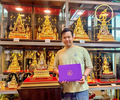 พระพทุธชินราช รุ่น เศรษฐีทวีศิลป์ ปี68 ขนาดหน้าตัก 5.9 นิ้ว เเบบ 3 กษัตริย์