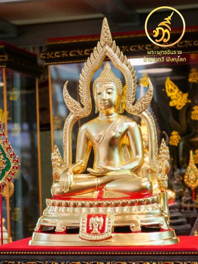 หลวงพ่อเพชร รุ่น บารมีหลวงพ่อเพชร ปี58 ขนาดหน้าตัก 5.9 นิ้ว