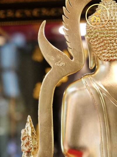 หลวงพ่อเพชร รุ่น บารมีหลวงพ่อเพชร ปี58 ขนาดหน้าตัก 5.9 นิ้ว