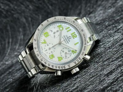 Omega Speedmaster Reduced Mother of Pearl 39mm.