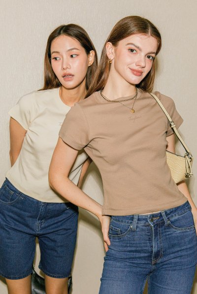Toogtons ทุกตอนส์ เสื้อยืดผู้หญิง รุ่น Baby Soft Signatures เสื้อยืด ผ้านุ่มใส่สบาย