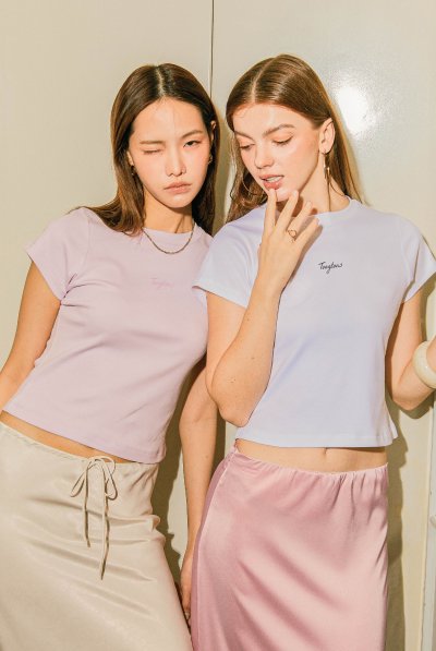 Toogtons ทุกตอนส์ เสื้อยืดผู้หญิง รุ่น Baby Soft Signatures เสื้อยืด ผ้านุ่มใส่สบาย