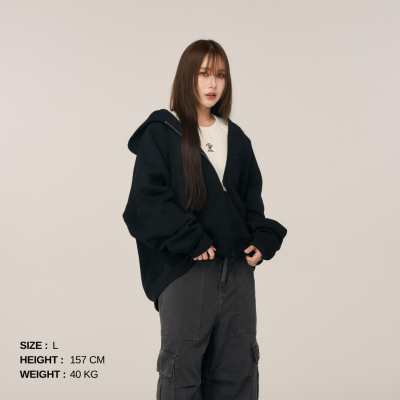 TROFI Walkway Cropped Hoodie - Black ( Available until out of stock ***จนกว่าสินค้าจะหมด*** )