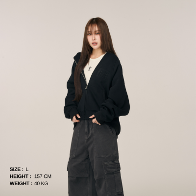 TROFI Walkway Cropped Hoodie - Black ( Available until out of stock ***จนกว่าสินค้าจะหมด*** )