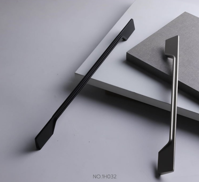 FutureTech มือจับ ซิงค์อัลลอยด์ สีดำด้าน (192, 320 mm.)