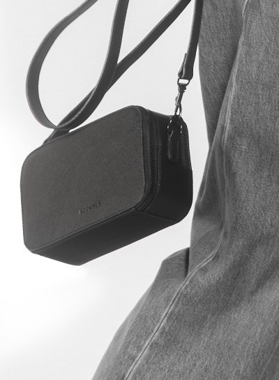 AGENTLE MACARON [Gen4] | Men’s Structured Box Crossbody Bag