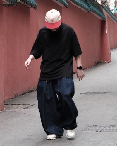 ESSENCE OVERSIZE TEE BCKMN STUDIO ESSENCE OVERSIZE TEE BCKMN STUDIO