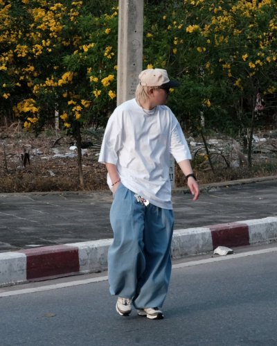 ESSENCE OVERSIZE TEE BCKMN STUDIO