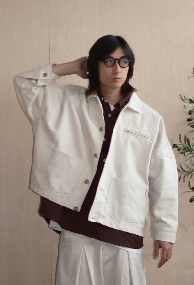 WIDE PLEAT CROP JACKET BCKMN STUDIO