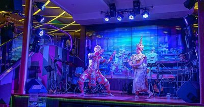 Grand Pearl Dinner Cruise