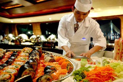 Grand Pearl Dinner Cruise