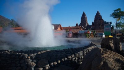 Chiang Rai - White Temple, Blue Temple and Black House (From Chiang Mai)