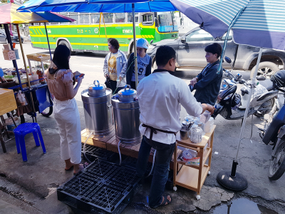 0009 ส่งไอศครีมเลี้ยง งานทอดกฐิน วัดทัพหลวง จ.นครปฐม ^ ^