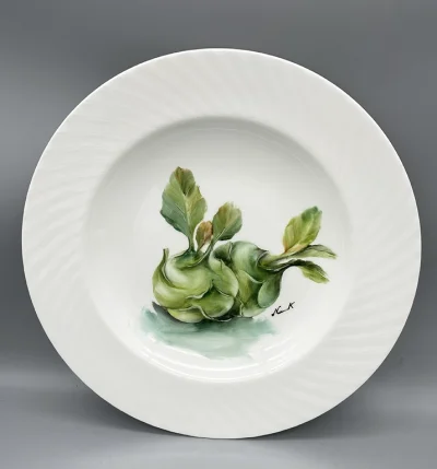 12" round plate with Kohlrabi pattern