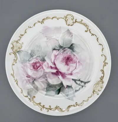 Roses-round plates (8.5")