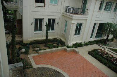 หมู่บ้านเสรี ถ.ศรีนครินทร์