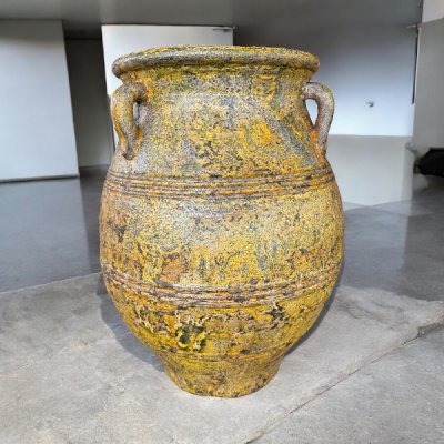 Pot โอ่งดินเผาทรงขวดนม ถ้าใช้เป็นกระถางสั่งให้เจาะรูให้ได้ มีหู 3 หู ขนาด 50 x 60 cm.