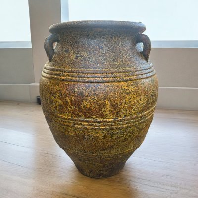 Pot โอ่งดินเผาทรงขวดนม ถ้าใช้เป็นกระถางสั่งให้เจาะรูให้ได้ มีหู 3 หู ขนาด 50 x 60 cm.