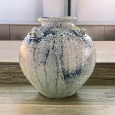 Vase แจกันดินเผาทรงแป้นเรียบปากเล็กบาน มีหู 4 หู ขนาด 24 x 24 cm.