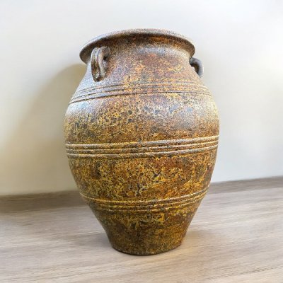 Pot โอ่งดินเผาทรงขวดนม ถ้าใช้เป็นกระถางสั่งให้เจาะรูให้ได้ มีหู 3 หู ขนาด 50 x 60 cm.