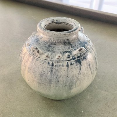 Vase แจกันดินเผาทรงแป้นเรียบปากเล็กบาน มีหู 4 หู ขนาด 24 x 24 cm.