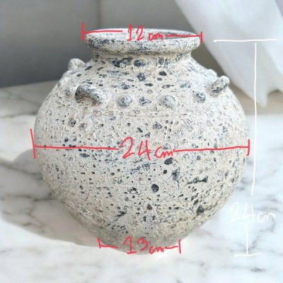 Vase แจกันดินเผาทรงแป้นเรียบปากเล็กบาน สีขาวเก่ามีหู 4 หู ขนาด 24 x 24 cm.