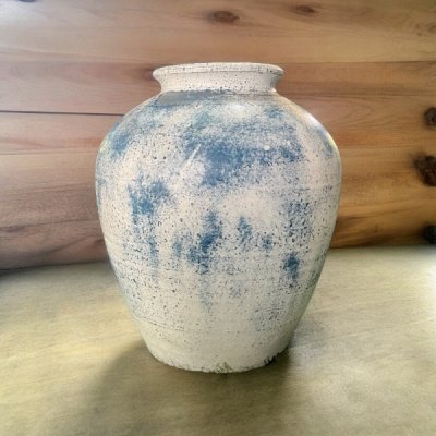 Vase แจกันดินเผาทรงไหอ้วนแป้นปากบาน สีขาวเก่า ขนาด 23 x 29 cm.